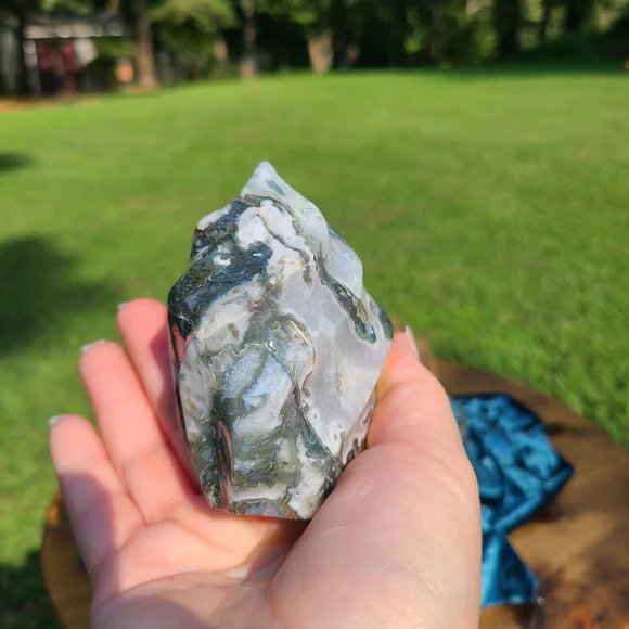 “Moss Agate Twisted Flame – Growth, Balance & Abundance - Picture 4 of 4